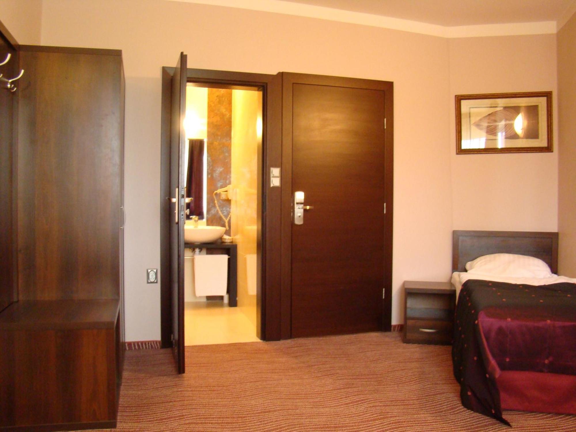 Hotel Azalia & Spa Niepołomice Eksteriør billede